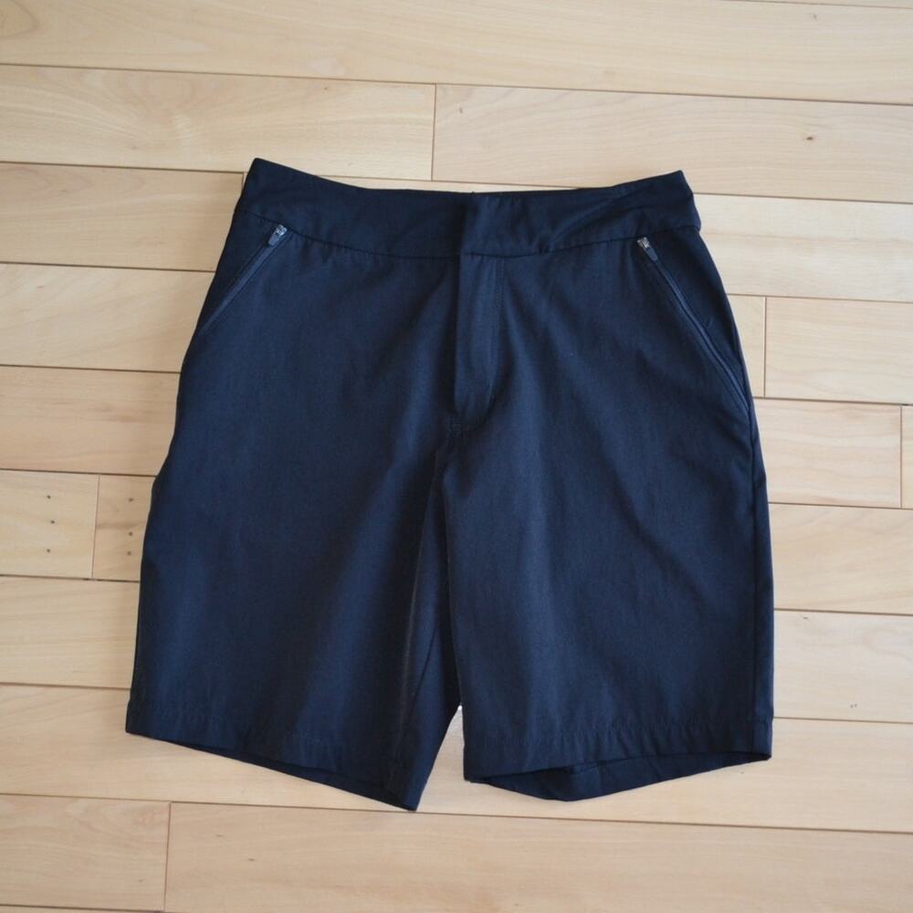 Tommy Bahama Active Black Bermuda Shorts Size Small